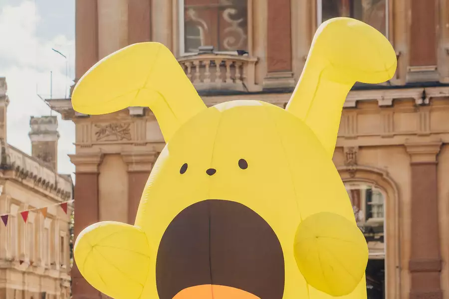 A giant yellow balloon sculpture by Bruce Asbestos outside