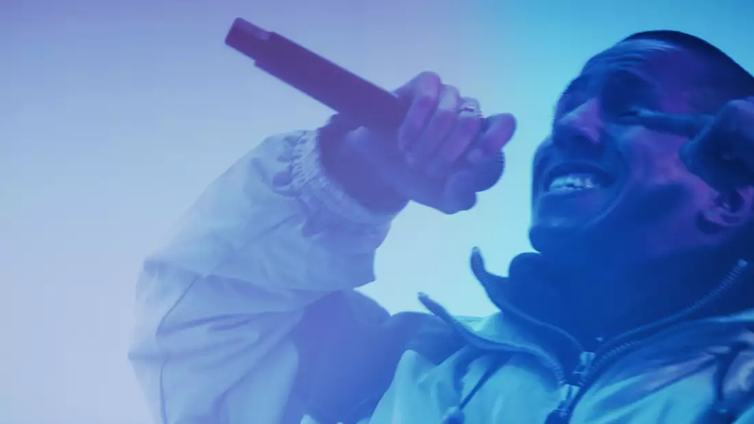 is33n sings into their microphone at their Factory Sounds session