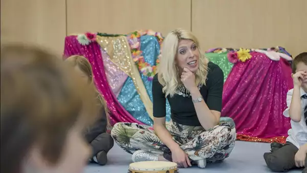 Photo of Susie Oldfield delivering a kids workshop